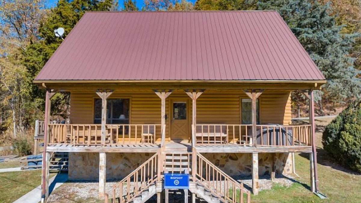 Byrdstown Cabin | Beautiful 6 Bed 3 Bath Cabin with Hot Tub and a Lakeview of Dale Hollow Lake #13