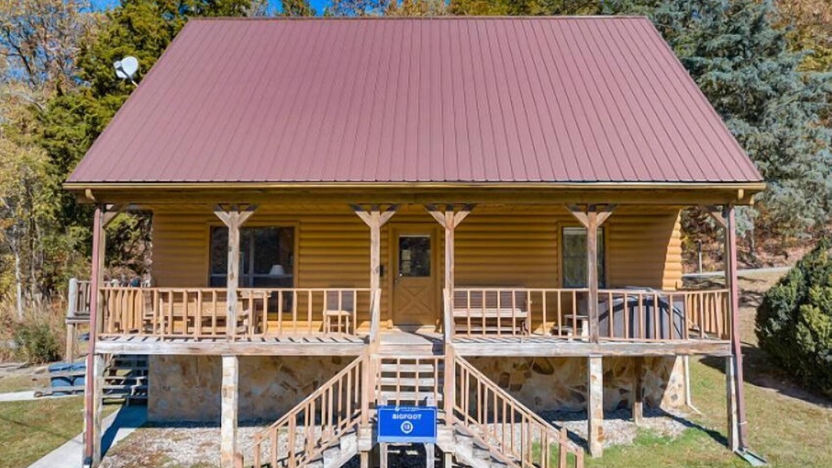 Byrdstown Cabin | Beautiful 6 Bedroom Cabin with Hot Tub and a Lakeview of Dale Hollow Lake #12