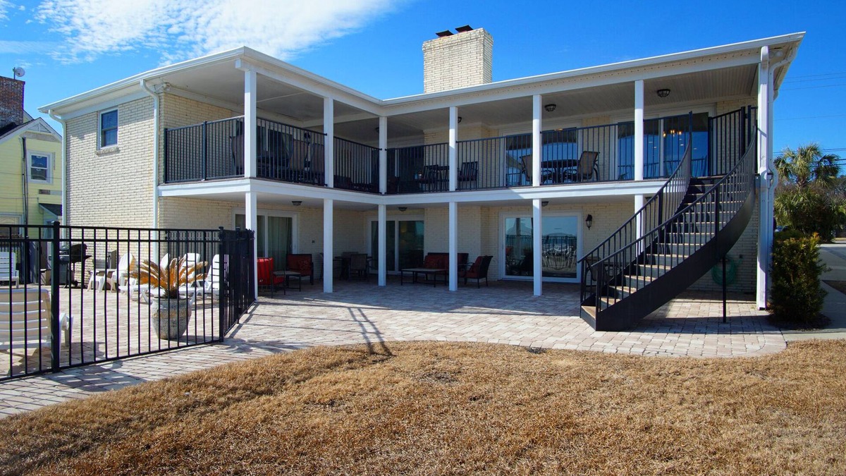 Golden Mile House | Beautiful 7 BD oceanfront house with a private pool located on the Golden Mile
