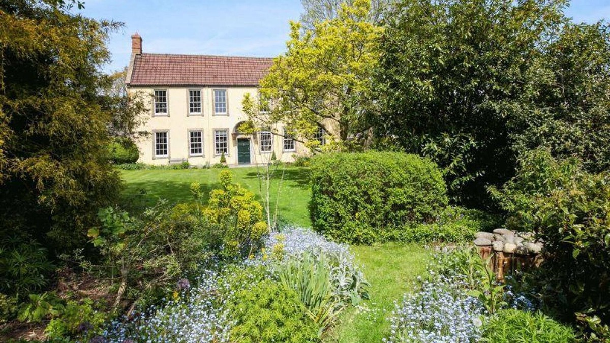East Horrington House | Beautiful 7 bedroom house with hottub, wifi and parking near Bath/Wells/Frome