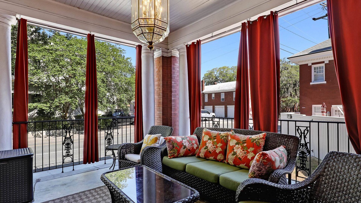 Thomas Square House | Beautiful 7 Bedroom Home for 20 Heated Pool Access