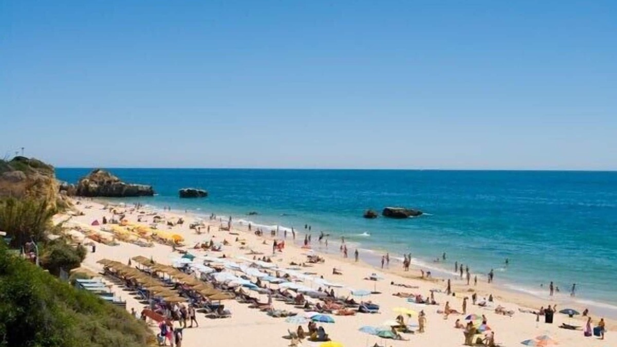 Olhos D'Agua Villa | Beautiful 7 bedroom Villa Torre, large pool, Albufeira, near the beach and Strip