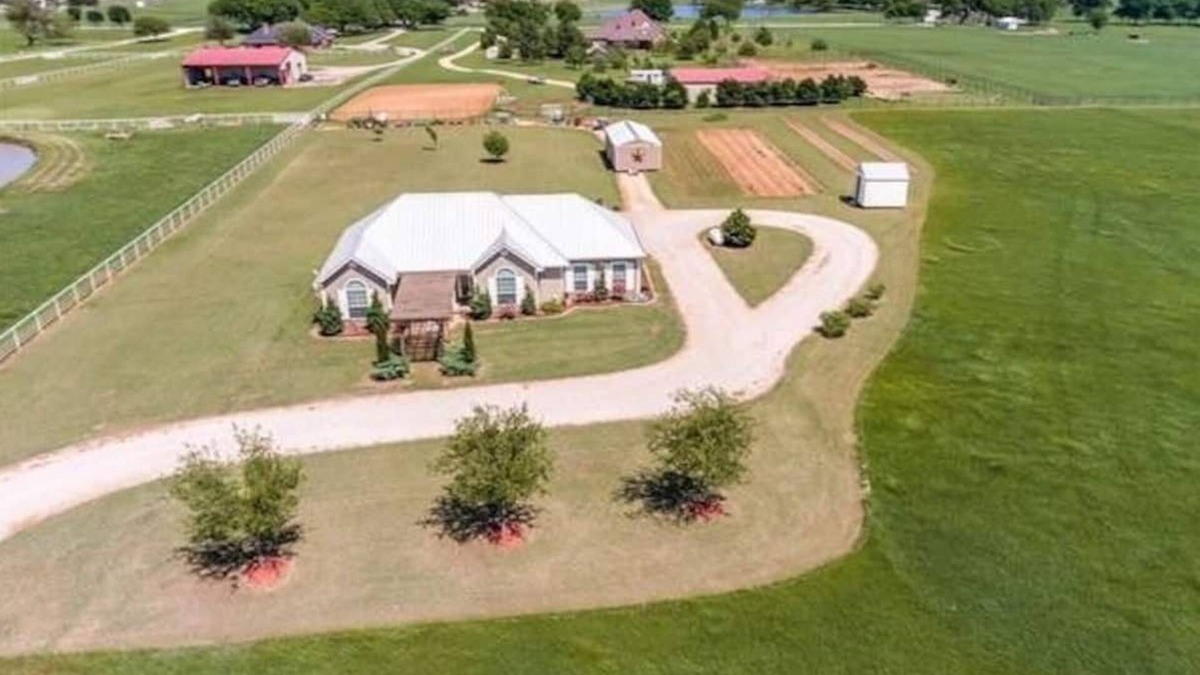 Pilot Point Other | Beautiful 8.5 acres farm house with sunroom and basketball court