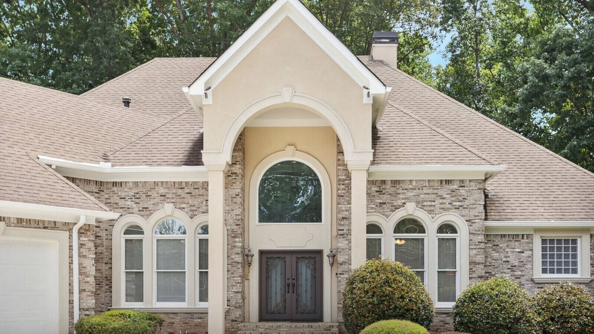 Lithonia House | Beautiful 9 bedroom home 20 mins from Airport and Downtown