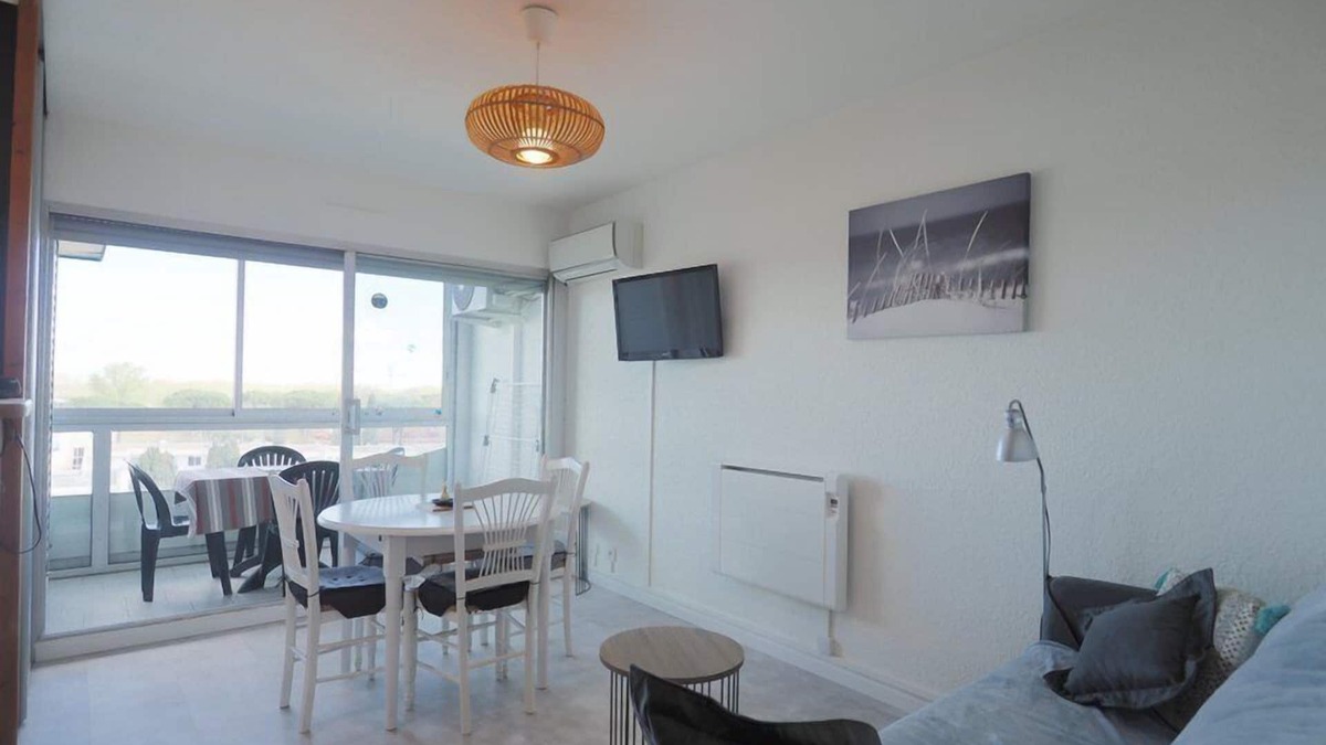 La Petite Motte Apartment | Beautiful air-conditioned apartment in a residence with swimming pool!