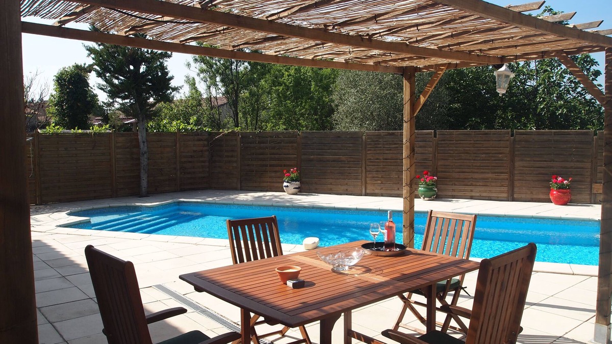 Homps Villa | Beautiful air-con villa with private poolnIn the canal-side village of Homps