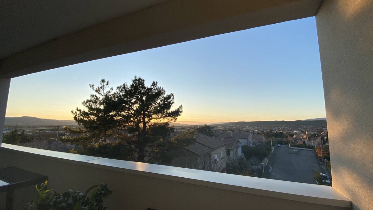 Pertuis Apartment | Beautiful air-conditioned T3 DUPLEX with panoramic view of the Luberon