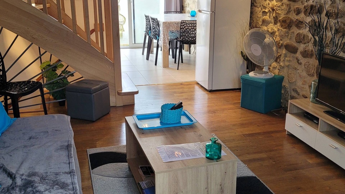 Vogue House | Beautiful air-conditioned 3-star gîte in the heart of Vogüé Village