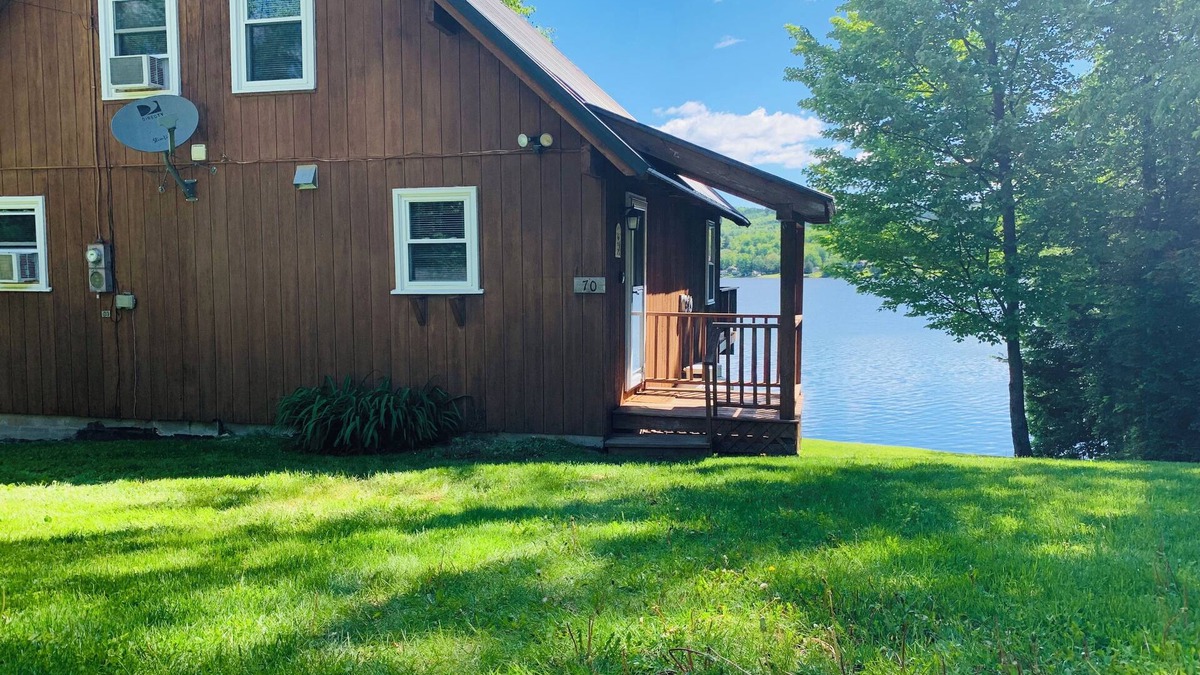 Errol House | Beautiful Akers Pond !
