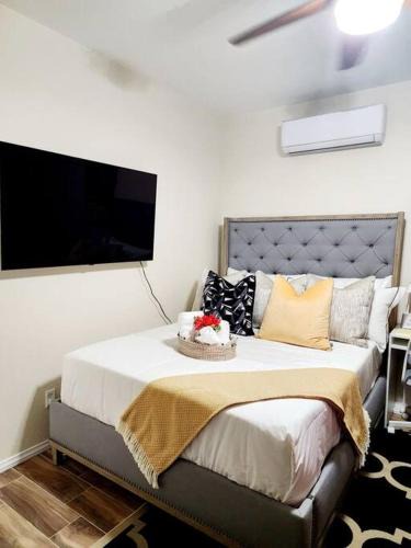 Quartz Hill Apartment | Beautiful All Private GuestSuite