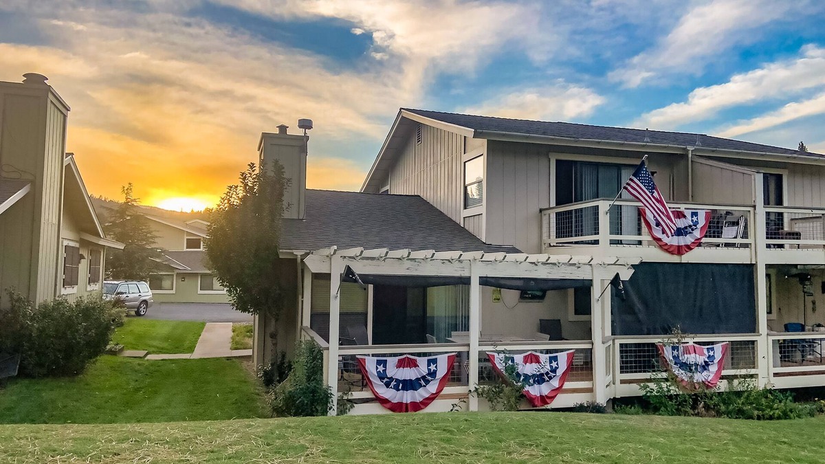 Plumas Eureka Estates House | Beautiful and Spacious Townhome on the 5th Hole of Plumas Pines Golf Course