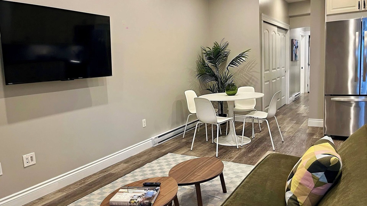 North End Apartment | Beautiful and Central - 2 bedroom, 2 Bath Apartment located in lovely Halifax!