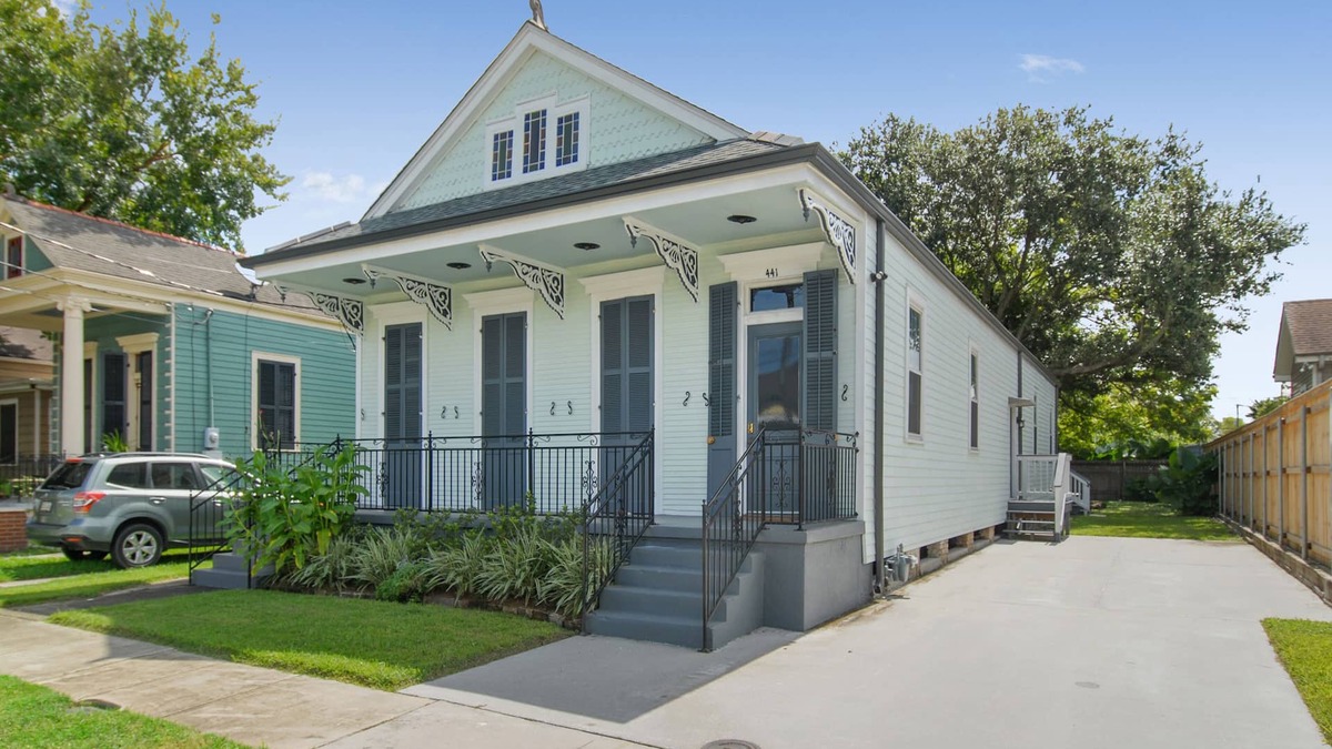 Arabi House | Beautiful and Extravagant Home: 5 miles to the French Quarter and Business Ready