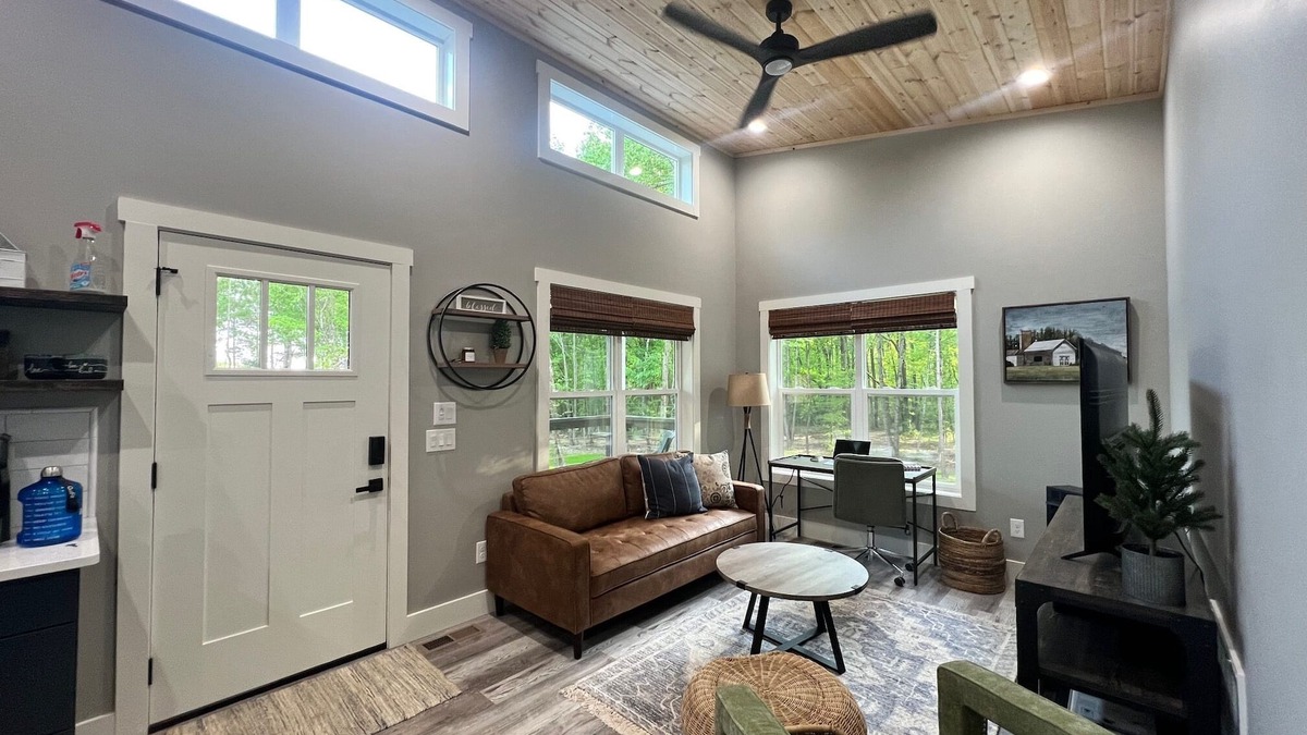 Lenoir City Cottage | Beautiful and Private Modern Cottage on 20 Acre Flower Farm!