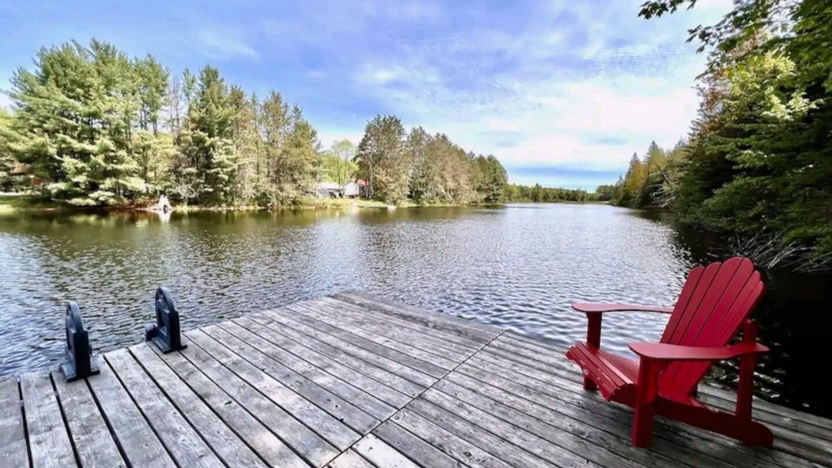 Haliburton Cottage | beautiful and private cottage by the water
