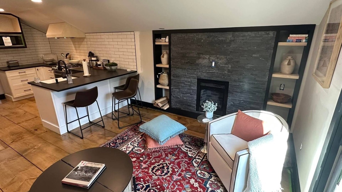 South Royalton Apartment | Beautiful and professionally decorated 1-bedroom garage apartment in Barnard!