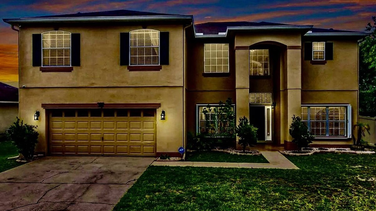 Poinciana House | Beautiful and Spaces 5 Bedroom Home Close to Disney