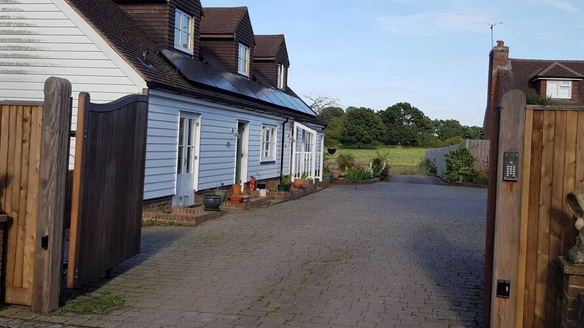 Wadhurst Cottage | Beautiful and Spacious Countryside Cottage