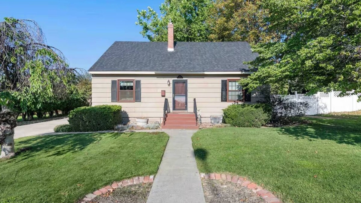Tri-Cities House | Beautiful and Spacious home in Kennewick