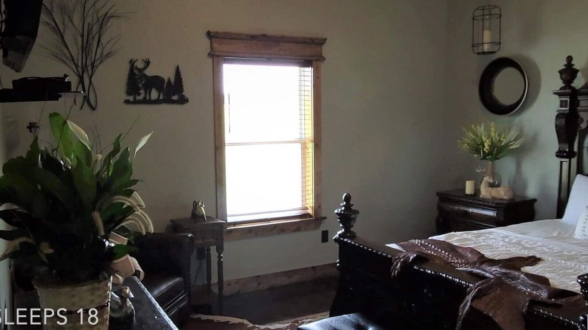 Pittsburg House | Beautiful and spacious home on a private 15 ac. lake in East Texas