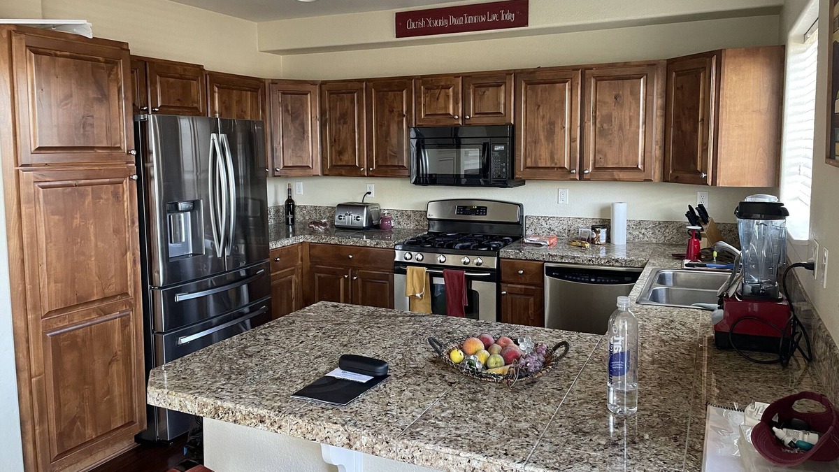 Rockrimmon House | Beautiful and quiet townhouse in Rockrimmon area!