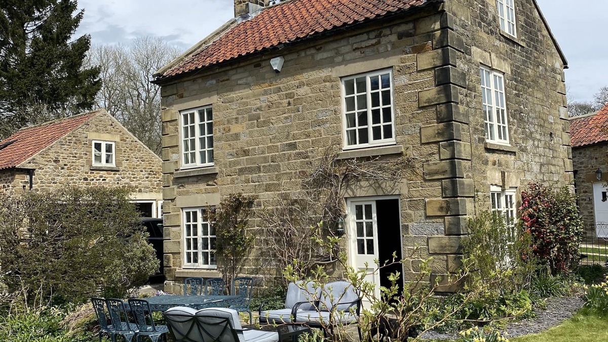 Hutton le Hole Cottage | Beautiful and very spacious 4 bedroom detached cottage in picturesque village