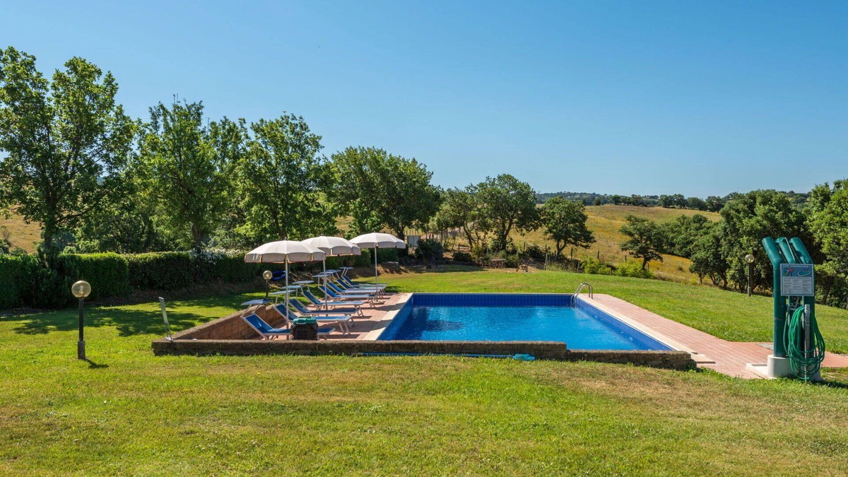 Scansano Villa | Beautiful apartment in villa for 6 people with pool, WIFI, TV, patio and pets allowed