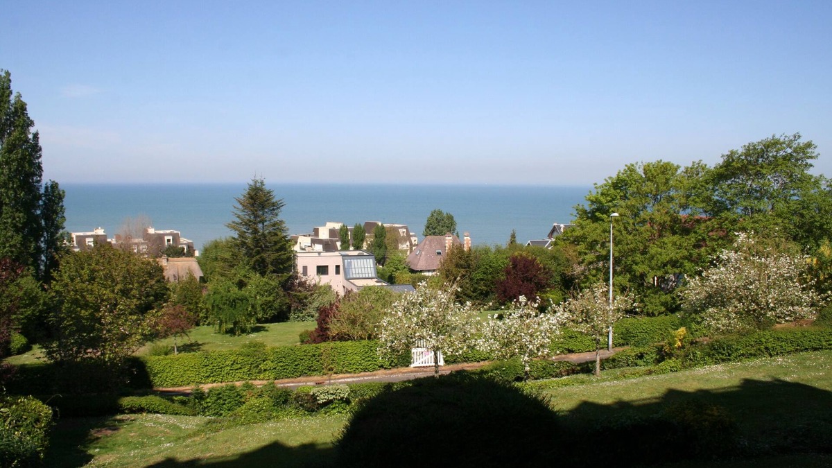 Trouville-sur-Mer Apartment | Beautiful apartment with terrace and sea view