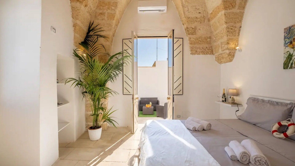 Salice Salentino Apartment | Beautiful apartment for 6 guests with WIFI, hot tub, A/C, TV and terrace, close to Lecce