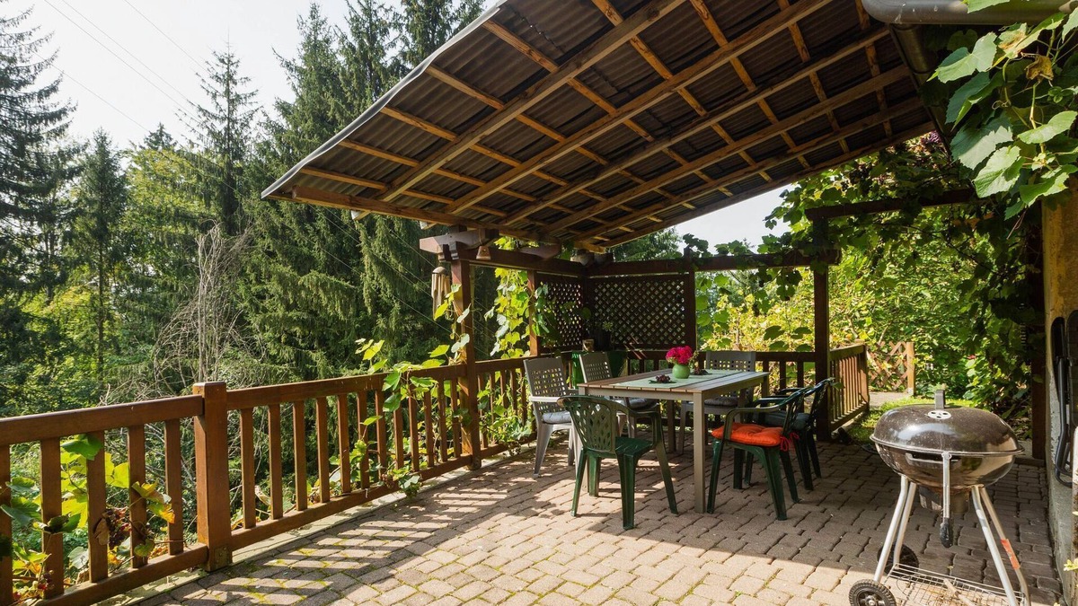 Frantschach-Sankt Gertraud Apartment | Beautiful Apartment in Hintergumitsch with Terrace