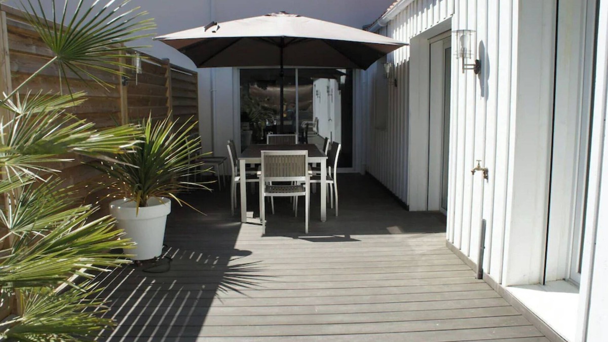 Piraillan Apartment | Beautiful apartment with large terrace in Piraillan Lège Cap Ferret