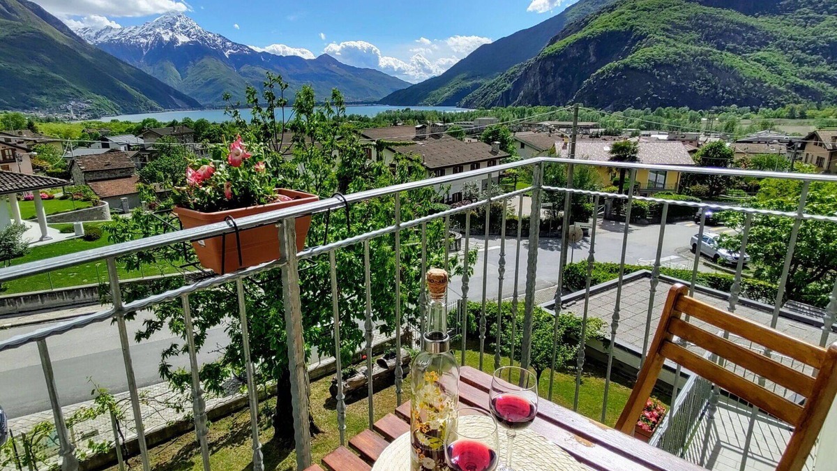 Novate Mezzola Apartment | Beautiful apartment for 5 people with WIFI, TV and balcony