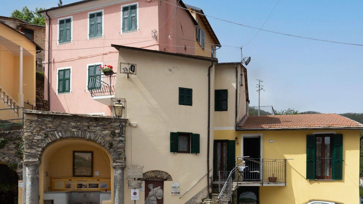 Valloria House | Beautiful apartment in villa for 8 people with WIFI, TV, patio and pets allowed
