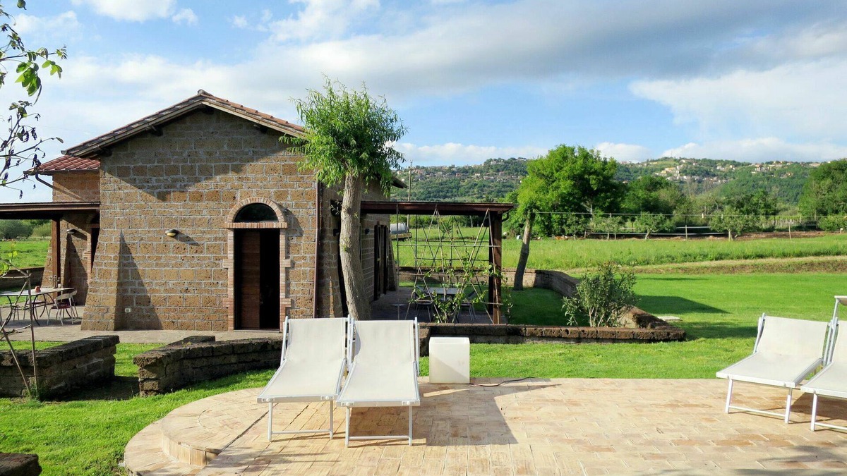 Montefiascone Villa | Beautiful apartment in villa with pool, hot tub, WIFI, TV, patio, pets allowed and panoramic view