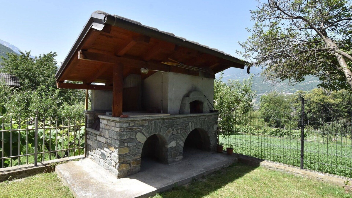 Fenis Apartment | Beautiful apartment for 4 people with pool, WIFI, TV, terrace and pets allowed