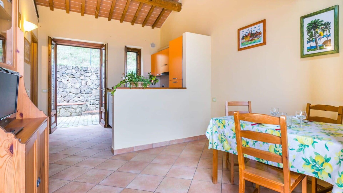 San Baronto Apartment | Beautiful apartment for 2 people with WIFI, pool, TV, terrace, pets allowed and panoramic view