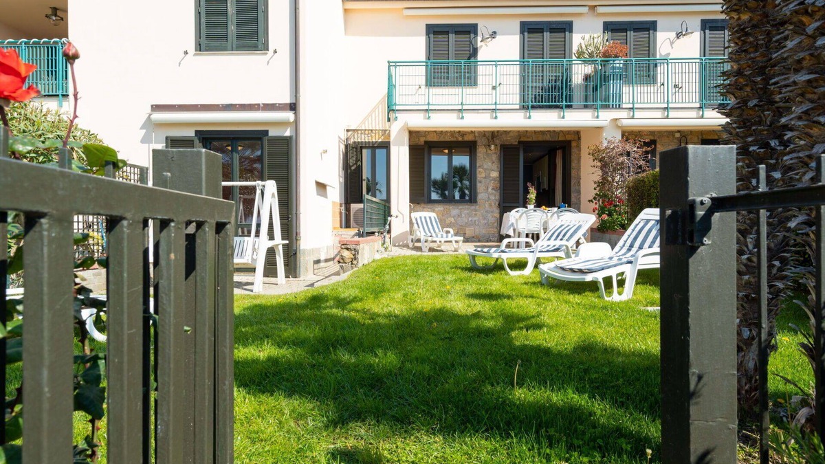 Costarainera Apartment | Beautiful apartment for 5 people with WIFI, pool, A/C, TV and terrace