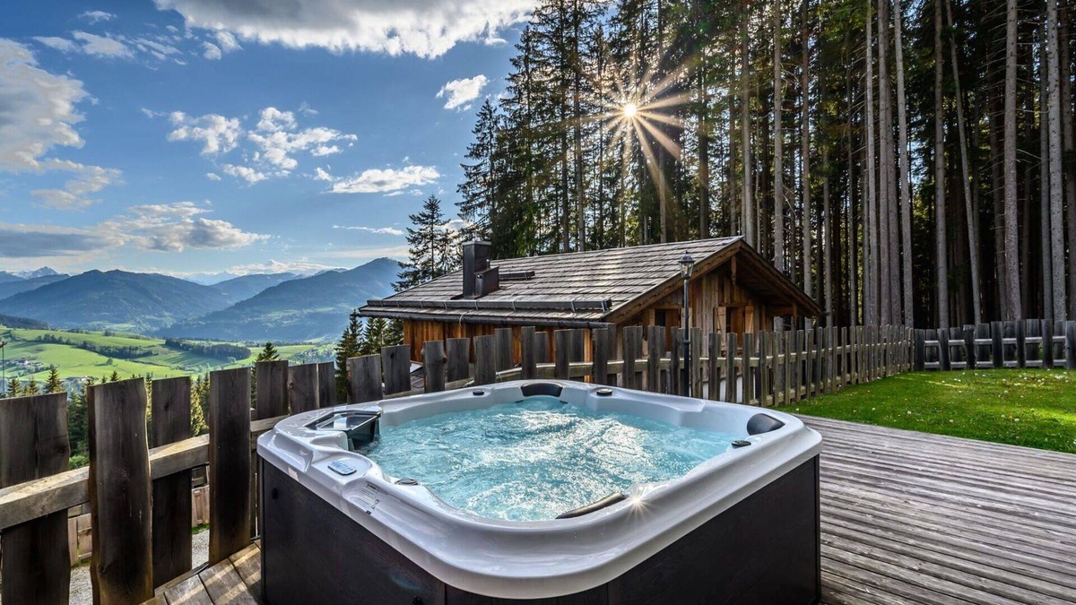 Pfarrwerfen House | Beautiful apartment in villa for 6 guests with WIFI, TV, terrace, pets allowed and parking