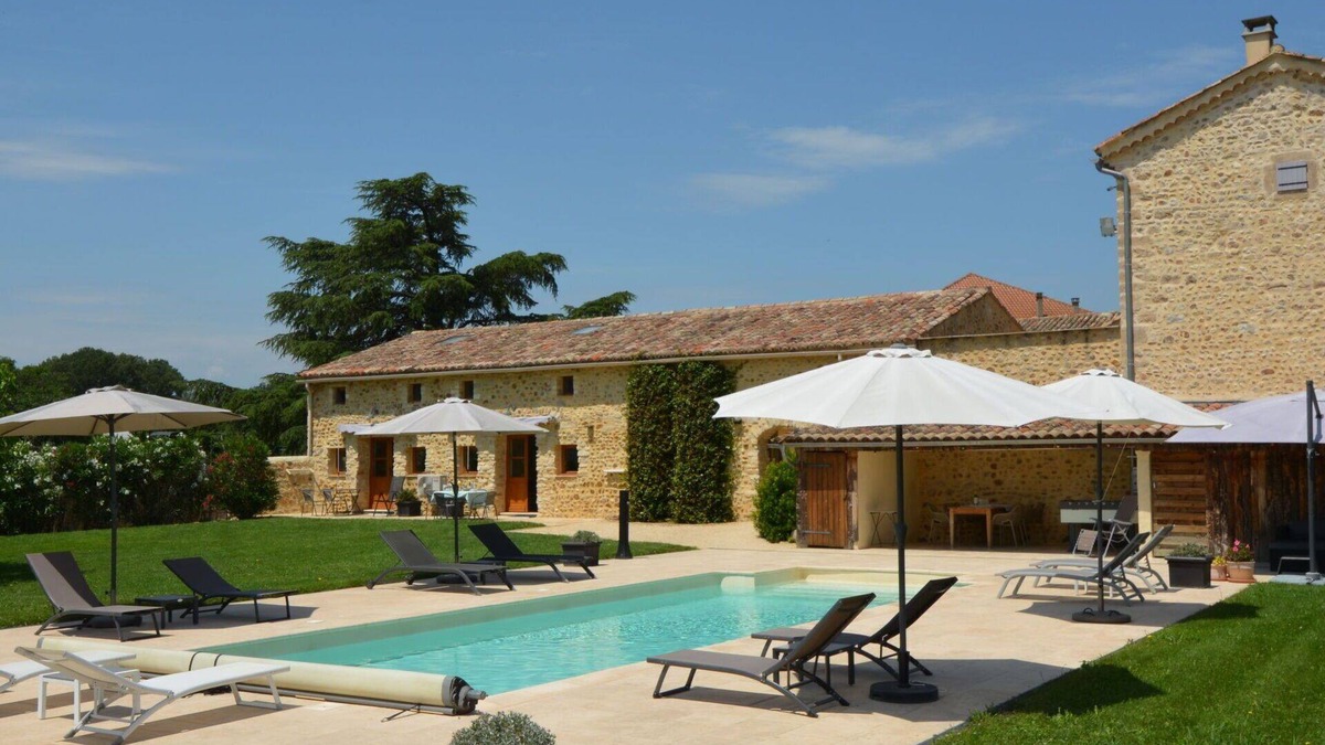 Saint-Denis Apartment | Beautiful apartment for 6 people with WIFI, pool, TV and terrace