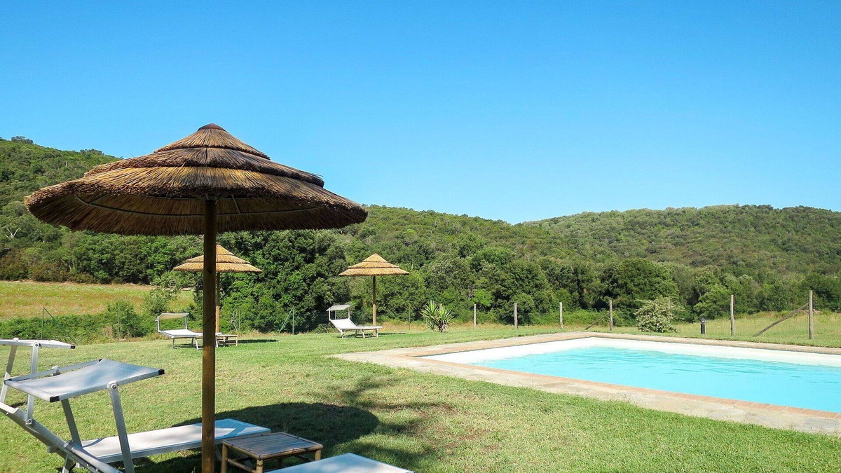 Montorsaio House | Beautiful apartment in villa for 2 guests with pool, WIFI, TV and patio