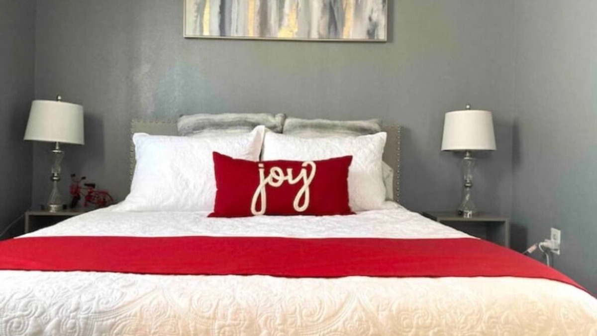 Banning Apartment | Beautiful Apartment - 10 min to Morongo Casino & Near Highway!