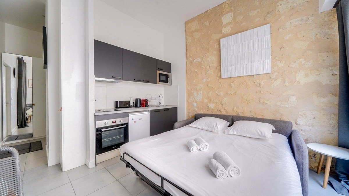 Meriadeck Apartment | Beautiful apartment Bordeaux with private terrace