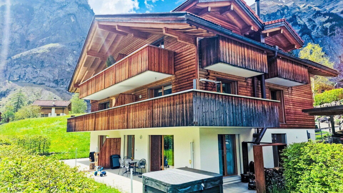 Blausee Apartment | Beautiful apartment for 3 guests with hot tub, WIFI, TV, terrace and panoramic view
