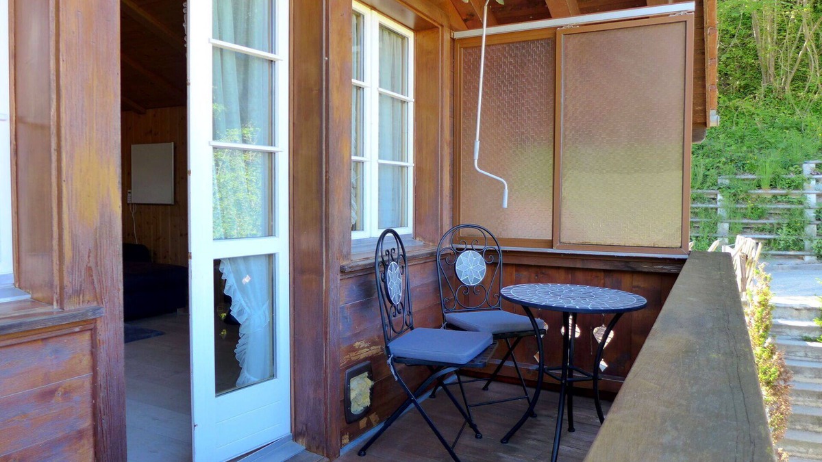 Hünibach Apartment | Beautiful apartment for 4 people with WIFI, TV and balcony