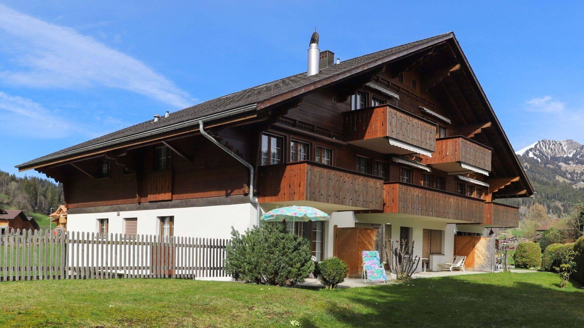 Zweisimmen Apartment | Beautiful apartment for 4 people with WIFI, TV and terrace