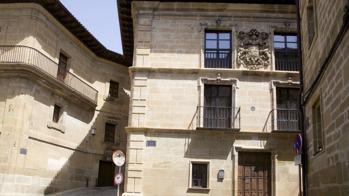 Labastida House | BEAUTIFUL APARTMENT IN 16TH CENTURY MANOR HOUSE