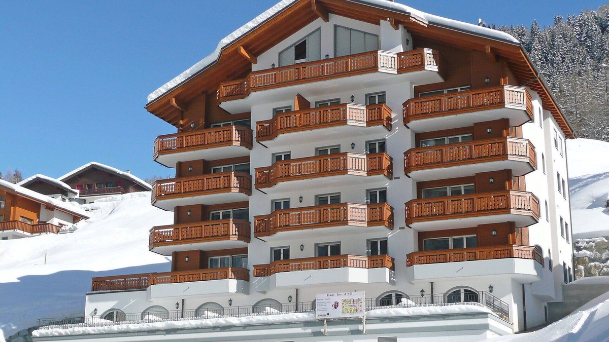 Leukerbad Apartment | Beautiful apartment for 4 guests with WIFI, hot tub, TV and balcony