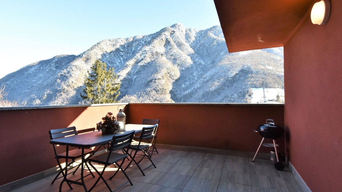 Pedesina Apartment | Beautiful apartment for 5 people with WIFI, TV, terrace, pets allowed and parking