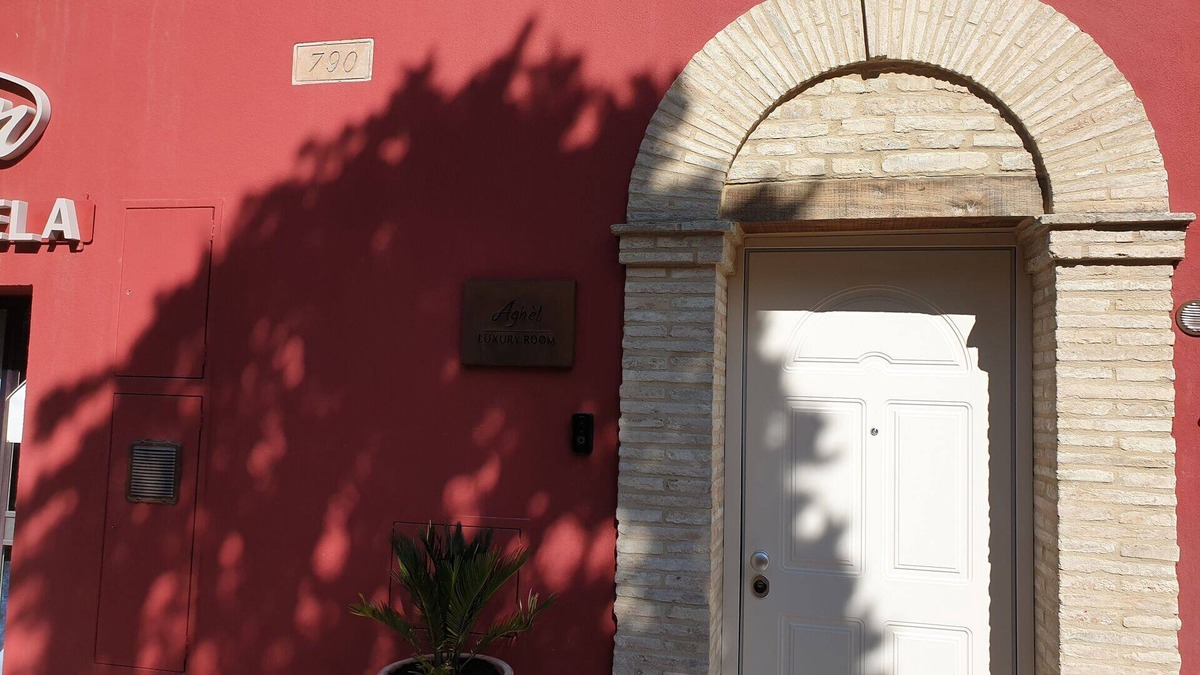 Recanati Old Town Apartment | Beautiful apartment for 4 people with A/C, WIFI, TV, balcony and parking, close to Porto Recanati