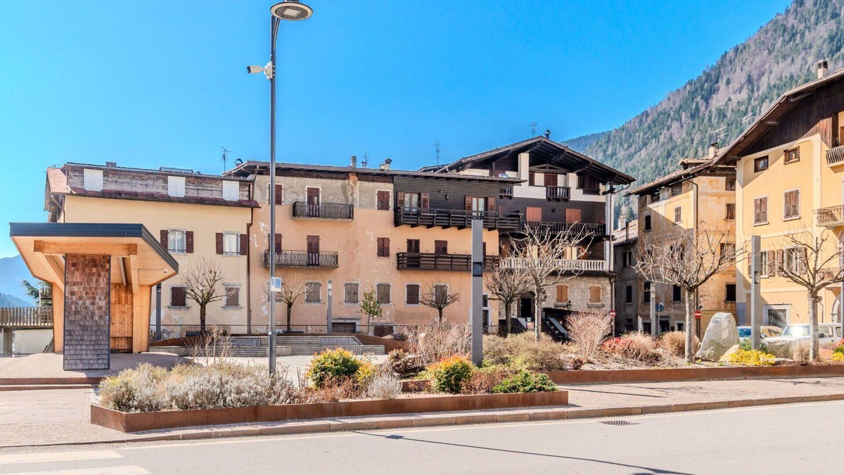 Ragoli Apartment | Beautiful apartment for 6 people with WIFI, TV and balcony